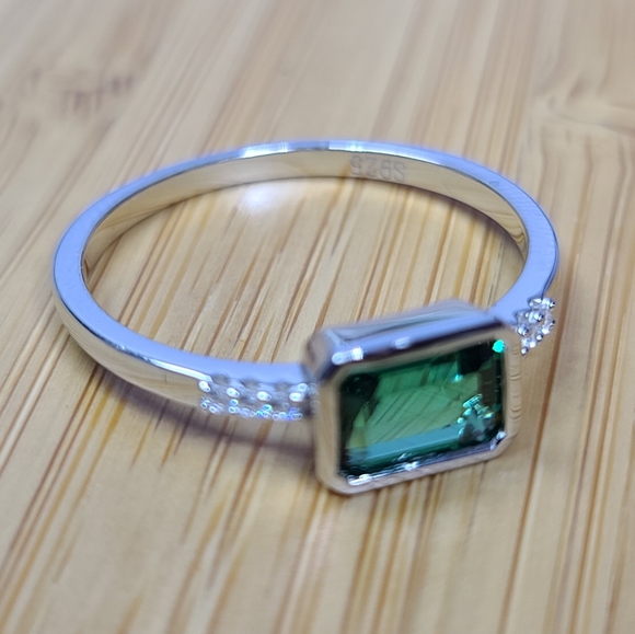 925 Sterling Silver Bezel Set Created Emerald - Picture 14 of 15